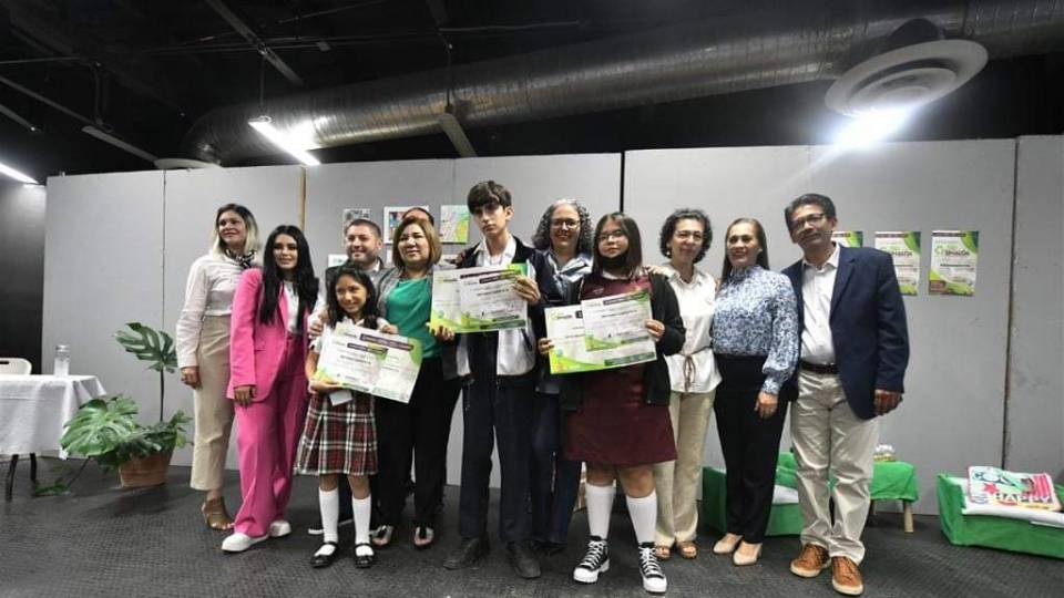 Premian a niños ganadores del Concurso de Alternativas al Uso del Plástico