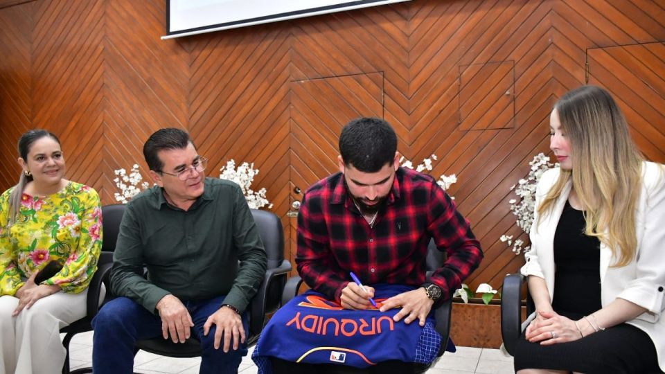 Otorgan reconocimiento al beisbolista  José Luis Urquidy, campeón de Grandes Ligas y mazatleco distinguido