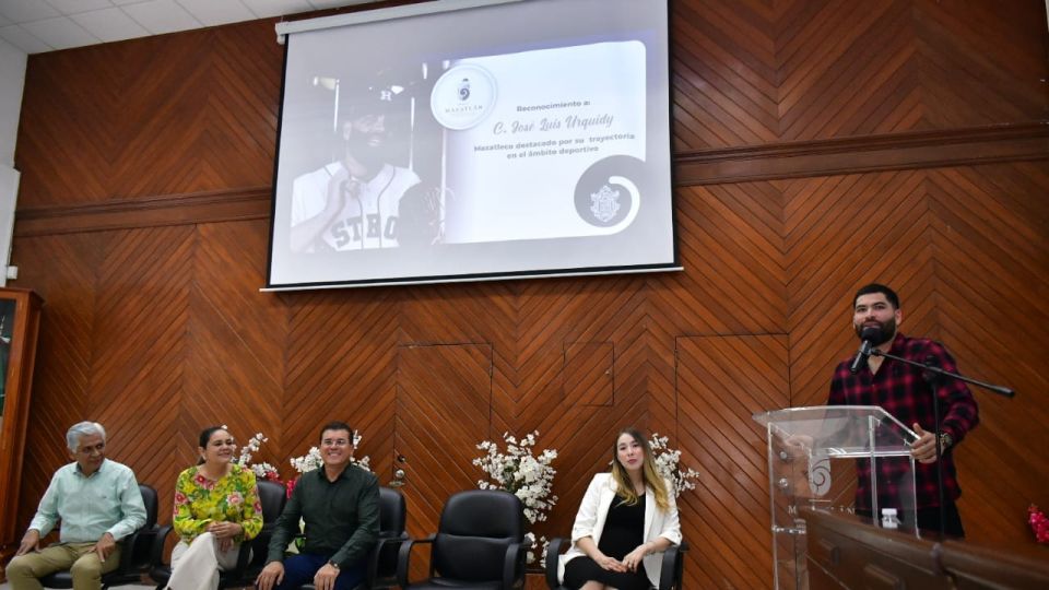 Otorgan reconocimiento al beisbolista  José Luis Urquidy, campeón de Grandes Ligas y mazatleco distinguido