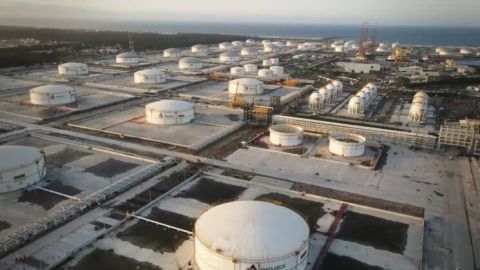 López Obrador dice que Refinería Olmeca producirá 340 mil barriles diarios de crudo en septiembre de 2023