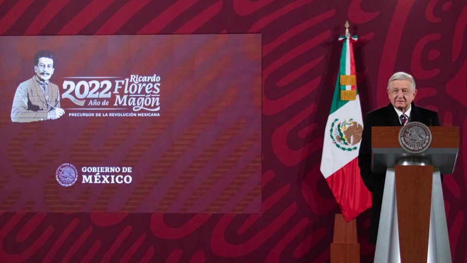 AMLO anuncia reestructuración de deuda externa para 2025; próximo sexenio pagará la mitad de intereses, afirmó