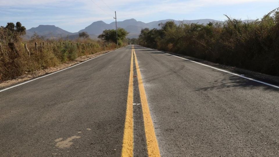 Inaugura Rocha nuevas obras en el municipio de El Fuerte, la carretera hasta Chinobampo y pavimentación de una calle