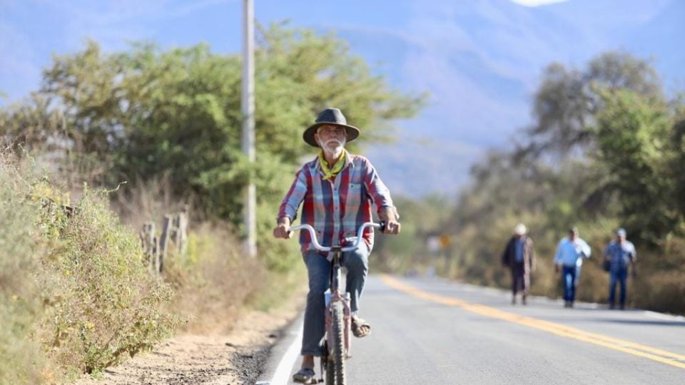 Inaugura Rocha nuevas obras en el municipio de El Fuerte, la carretera hasta Chinobampo y pavimentación de una calle