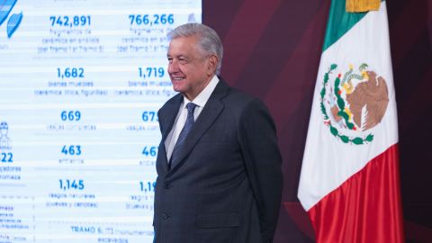 AMLO celebra fortaleza del peso y recaudación tributaria en enero