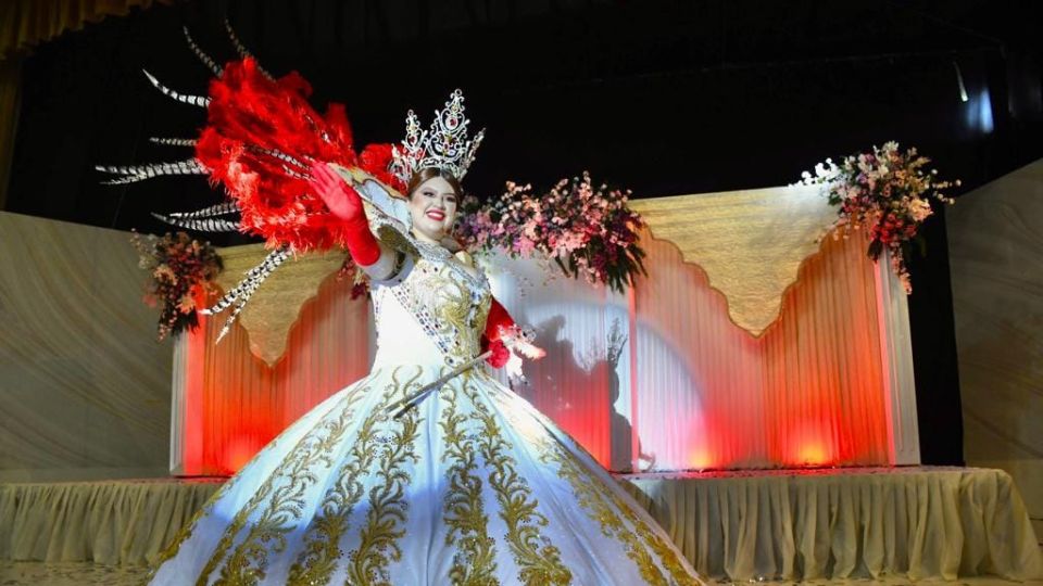 Coronan a Lizbeth Leticia I como nueva Reyna de los Juegos Florales del Carnaval Guamúchil 2023