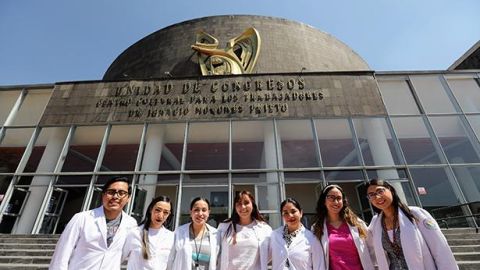 Egresan del IMSS 5 mil 600 médicos especialistas y tiene en formación a más de 24 mil: Zoé Robledo