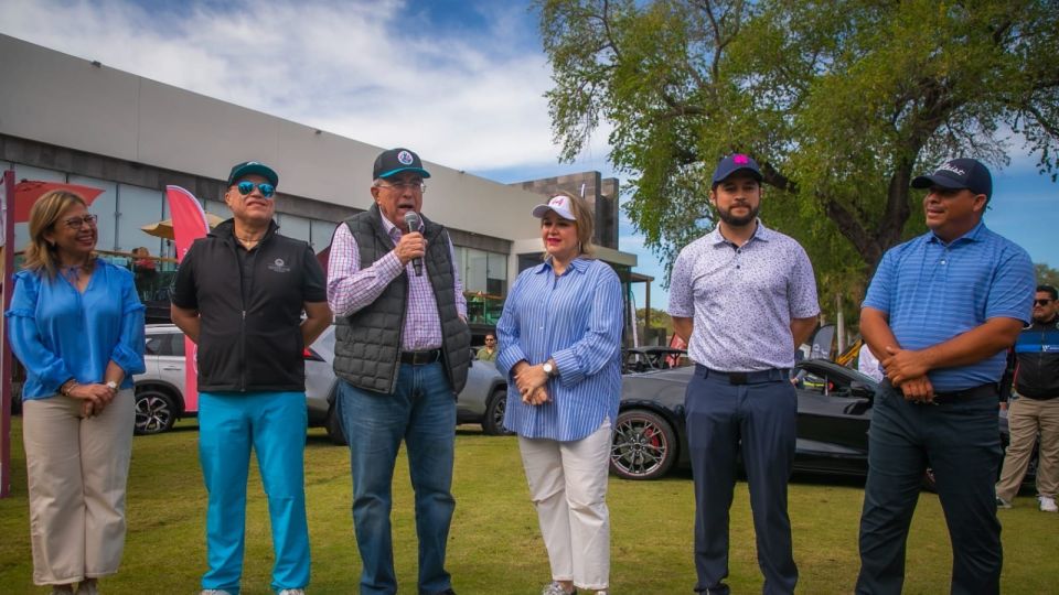 Rocha da inicio al Torneo Anual de Golf a beneficio de Sinaloa