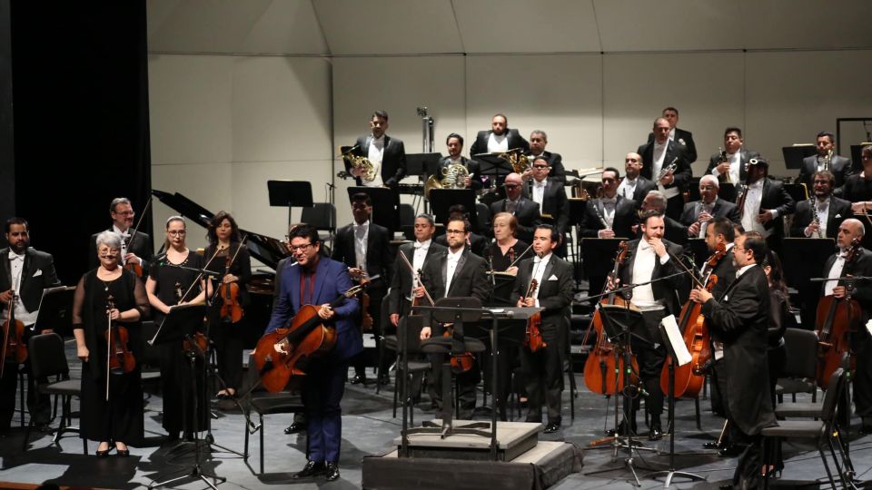 Ovacionan a César Bourguet al interpretar el “Concierto para chelo”, de Dvorak