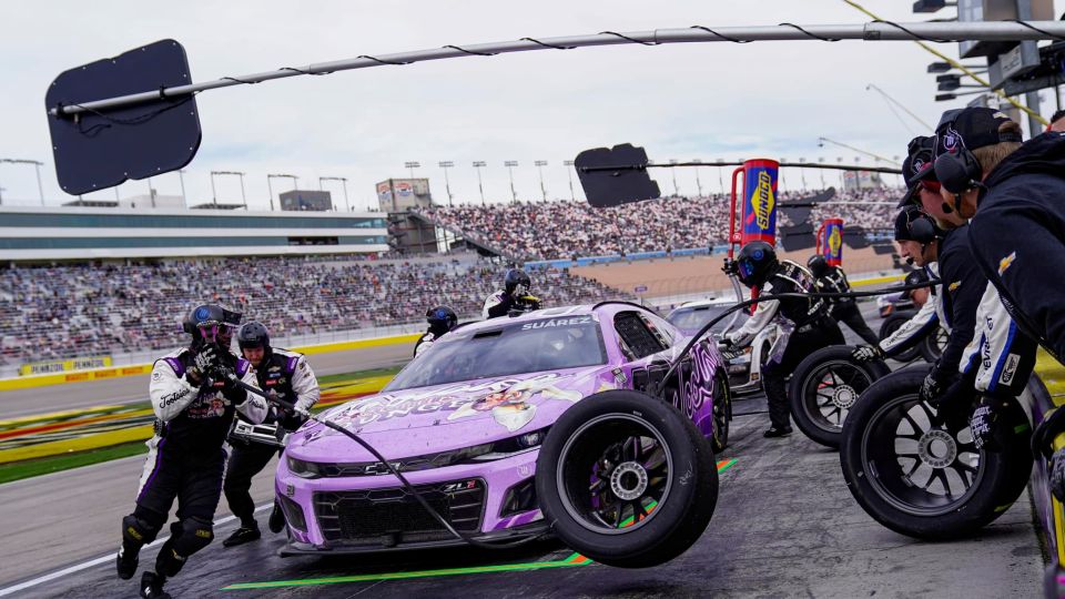 Gran fin de semana para los mexicanos en el automovilismo con podio de Checo Peréz y  O´Ward, más top 10 de Suárez