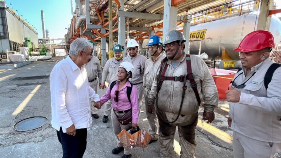 Anunció AMLO que en julio la refinería Dos Bocas iniciará producción de gasolinas