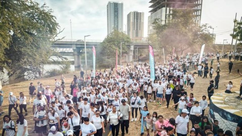 Cientos de familias participaron  en la primer gran carrera por los derechos de niñas, niños y adolescentes