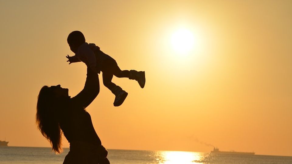 Conceden descanso el día de las madres a trabajadoras del estado