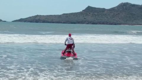 Mar de fondo y presencia de quemadores alertan a bañistas en las playas de Mazatlán