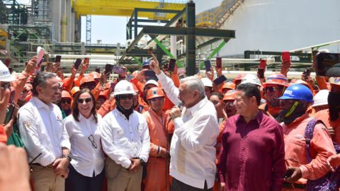 Planta coquizadora en refinería de Tula producirá más gasolina con menos contaminación, destacó AMLO