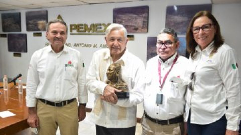 "¡La soberanía energética va!", afirma presidente en gira de supervisión de refinerías