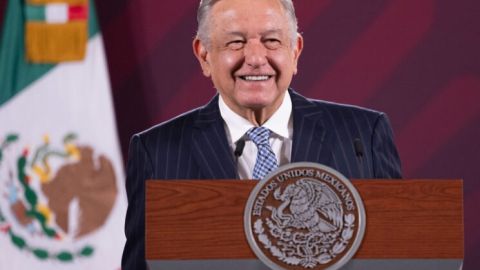 Maestros recibirán aumento salarial de 8.2 por ciento: AMLO; ninguno ganará menos de 16 mil pesos, afirmó