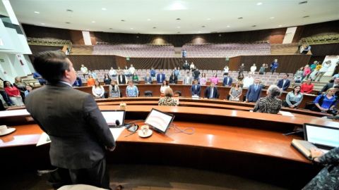 Diputadas y diputados brindaron minuto de silencio a Javier Valdez por aniversario luctuoso