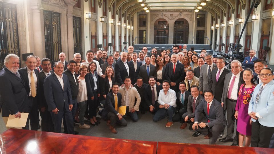 AMLO encabezó reunión con gobernadores y servidores públicos en Palacio Nacional