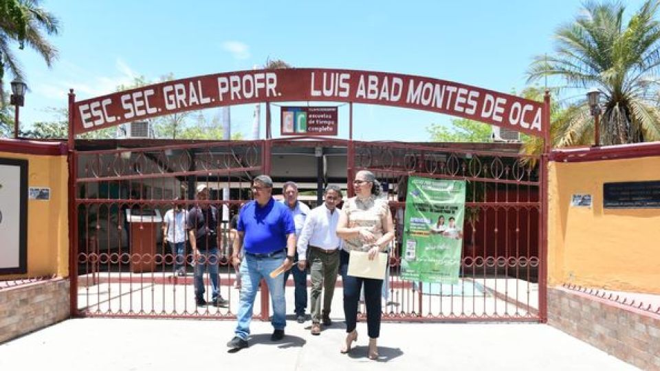 Entregan apoyos de La Escuela Es Nuestra a planteles del municipio de Sinaloa