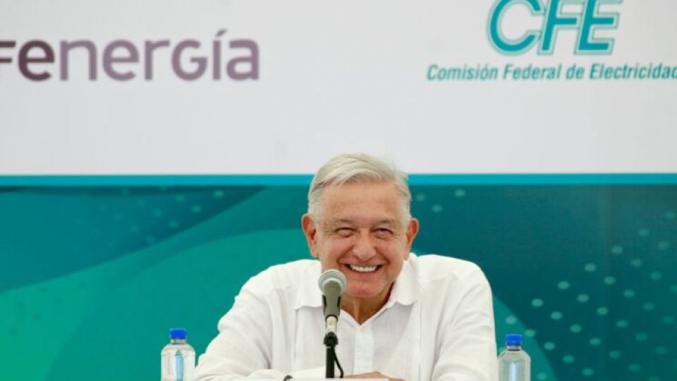 Federación alista convenio para crear plantas de licuefacción y plataformas marinas de gas, anunció AMLO