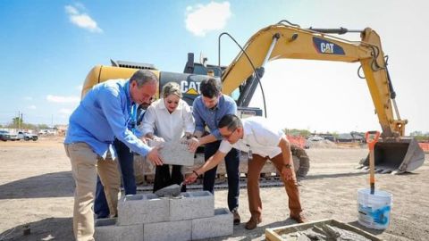 Colocan la primera piedra de la tienda Walmart, Lola Beltrán en Culiacán