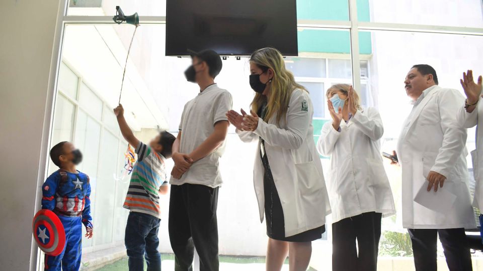 Pacientes pediátricos tocan “Campana de la Salud” en Hospital General Regional No. 1 del IMSS