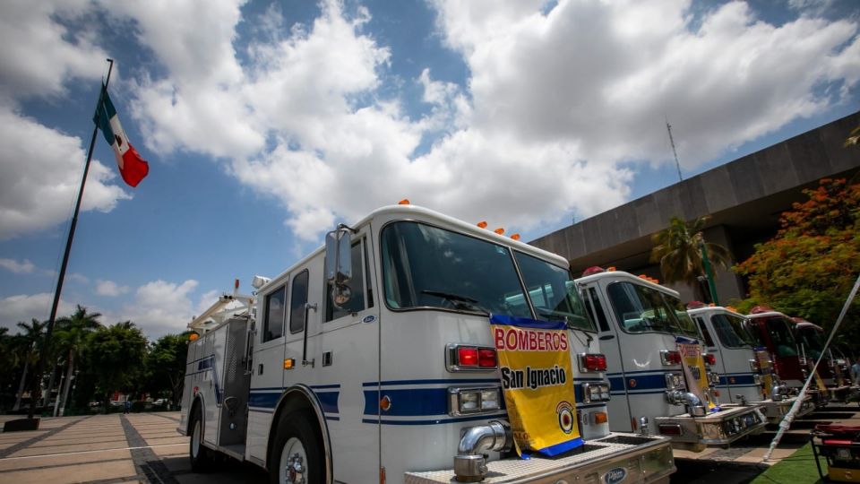 Entregan Camiones de Bomberos a 6 Municipios de Sinaloa