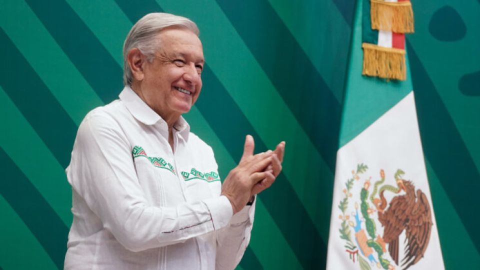 López Obrador resalta fortaleza del peso mexicano