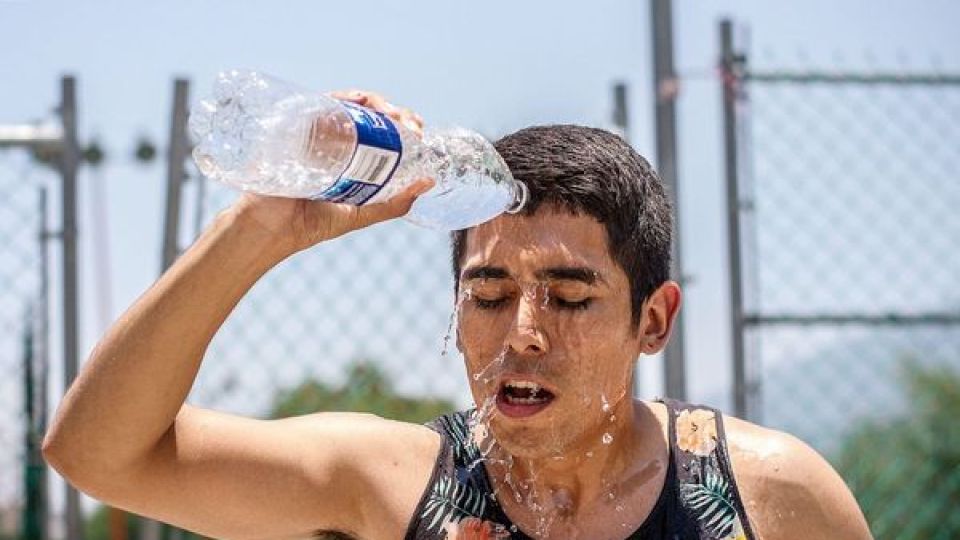 Recomiendan realizar actividad física muy temprano o por la noche, para evitar golpe de calor o deshidratación