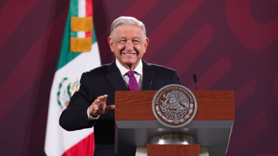 Libros de texto gratuitos están garantizados para próximo ciclo escolar: AMLO