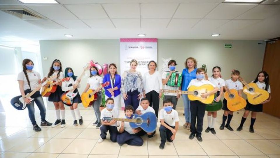 Entregan equipo musical para programa  "Construyendo una Vida Plena"