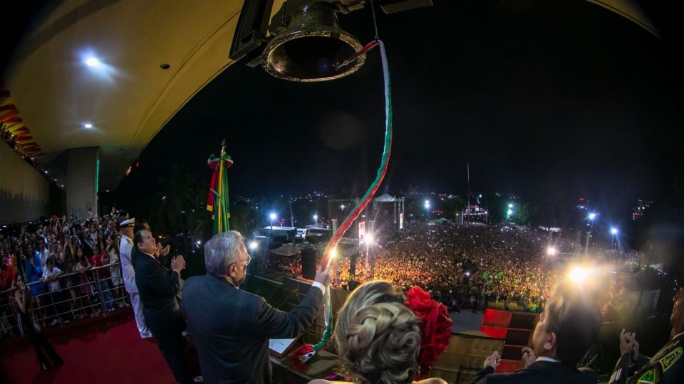 Miles celebran el Grito de Independencia en la explanada de Palacio de Gobierno