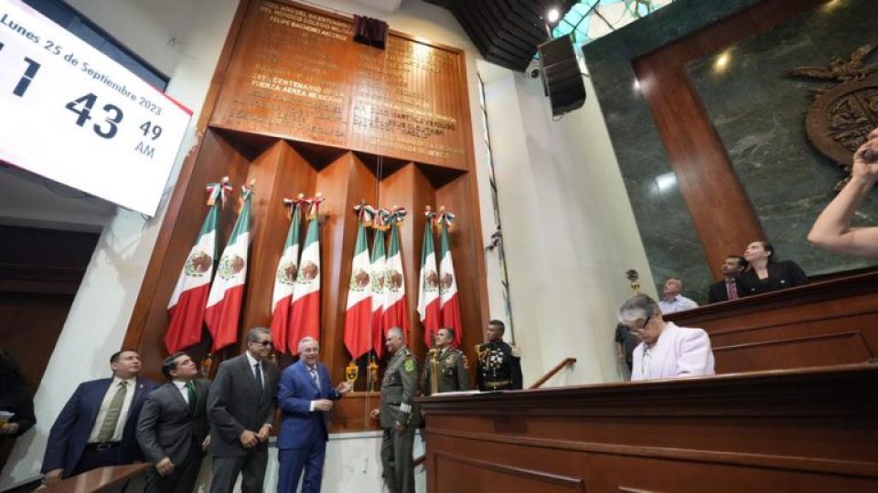 Inscriben en el Muro de Honor del Congreso:  "2023: Año del Bicentenario del Heroico Colegio Militar"