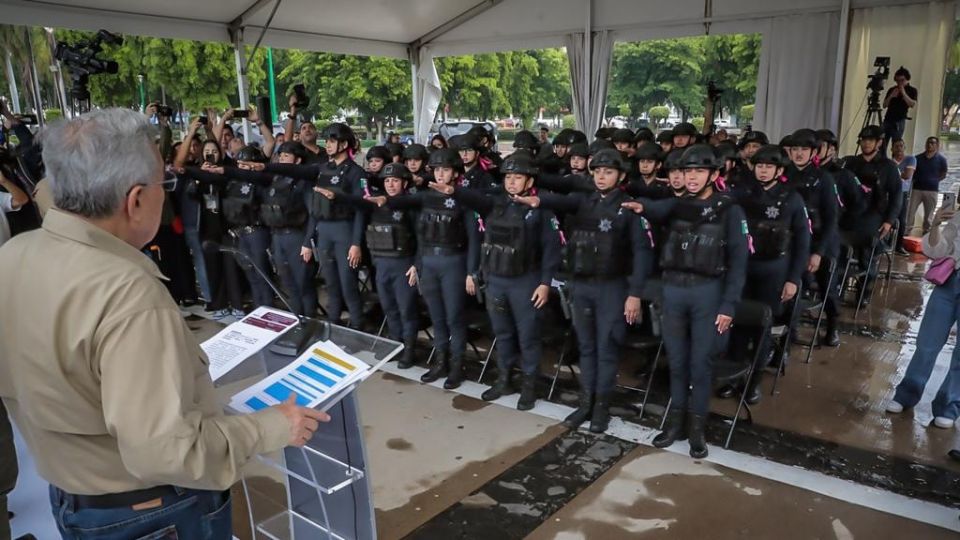 Ponen en marcha nueva Unidad de Género y entregan patrullas para su operación