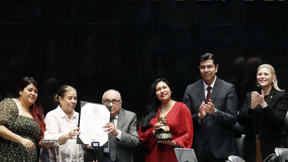 Entrega Senado Reconocimiento "Dr. Jesús Kumate Rodríguez" al médico sinaloense Alejandro Llausas Vargas