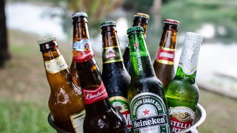 Sugieren etiquetado electrónico para las bebidas alcohólicas en México