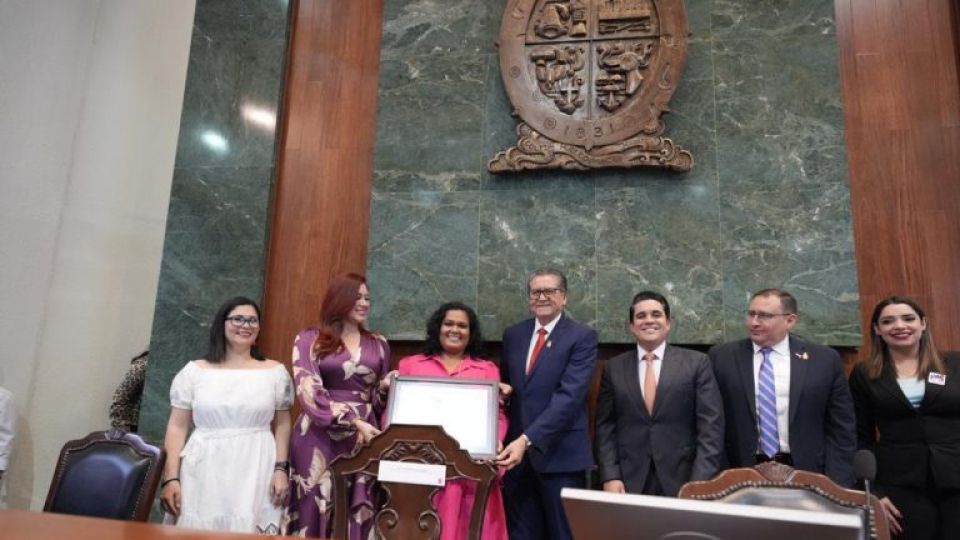 Entregan Premio a Yanett Miranda Castro Medina como la Mujer Rural Sinaloense 2023