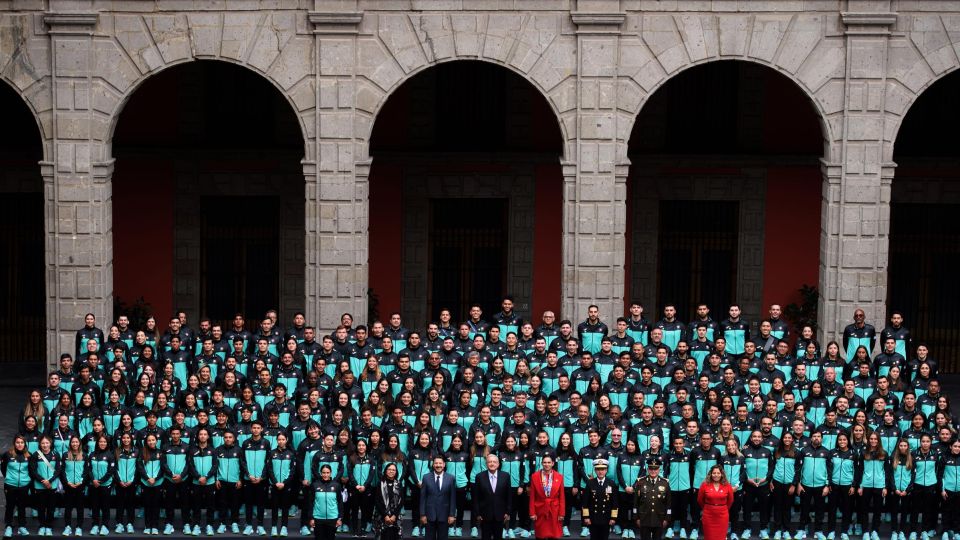 AMLO felicita a deportistas mexicanos por tercer lugar en el medallero de Juegos Panamericanos 2023