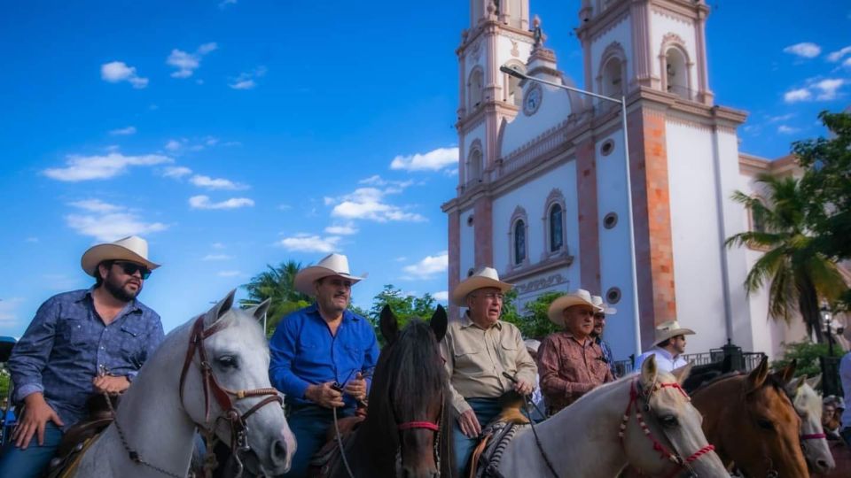 Realizan Cabalgata por el próximo arranque de la Feria Ganadera Culiacán 2023