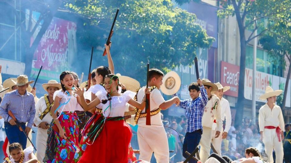 Realizan en Culiacán tradicional desfile cívico militar por el 113 Aniversario de la Revolución Mexicana