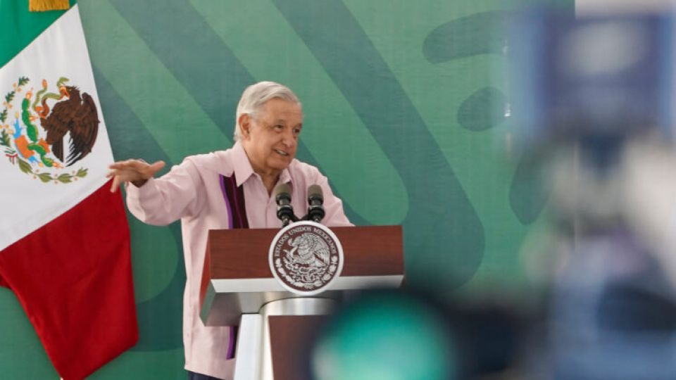 Gobierno trabaja para prevenir y sancionar delitos contra mujeres y niñas: AMLO