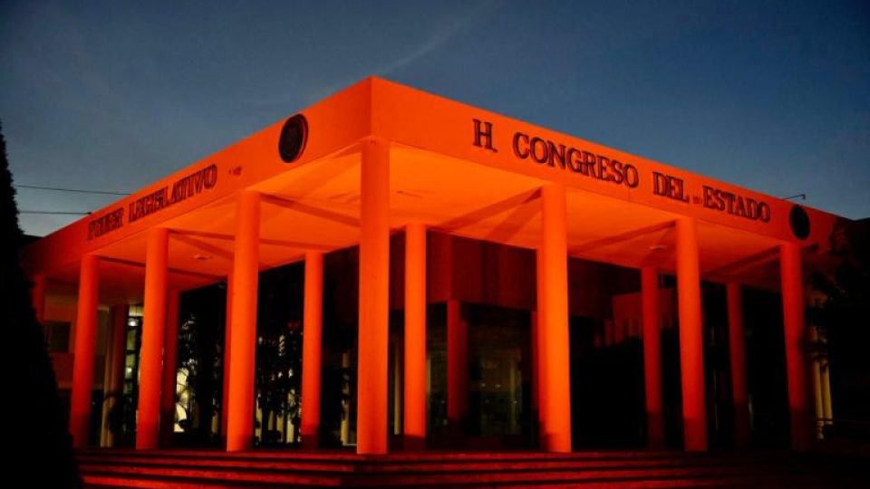 Congreso del Estado se ilumina de naranja en la lucha contra la violencia a las mujeres