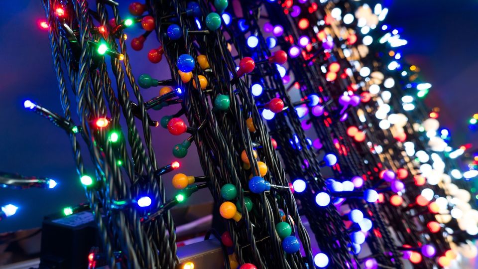 La CFE realiza recomendaciones para un uso adecuado de luces y adornos en esta Navidad