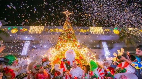 Realizan el encendido del árbol e invitan a disfrutar de la Villa Navideña en la explanada de Palacio de Gobierno