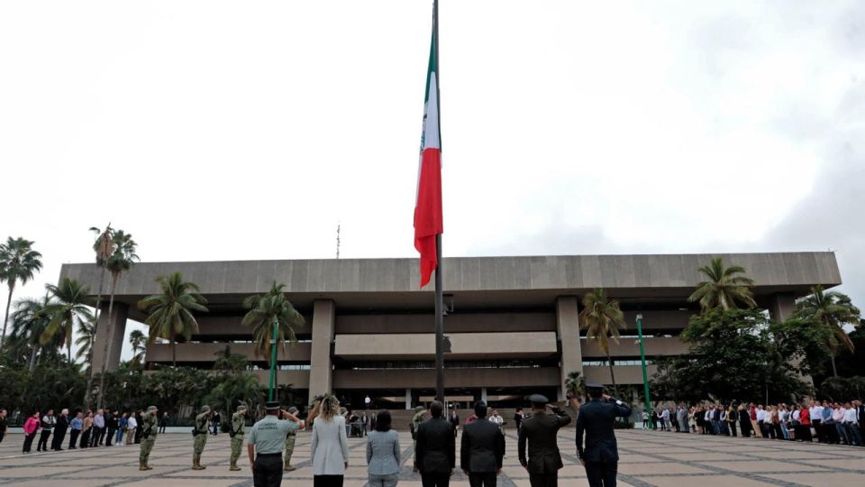 Conmemoran en explanada de Palacio de Gobierno el 100 aniversario luctuoso del "El Granito de Oro"