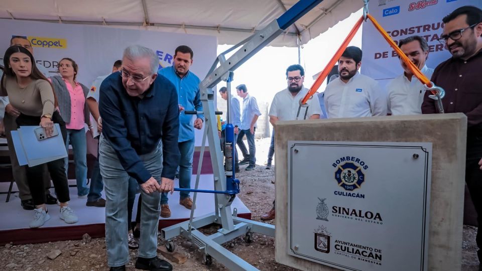 Colocan primera piedra para Estación de Bomberos No. 5 en el sector de La Conquista