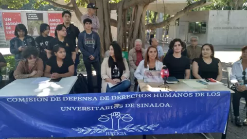 Estudiantes y maestros de la UAS se manifiestan para denunciar acoso, hostigamiento y represión