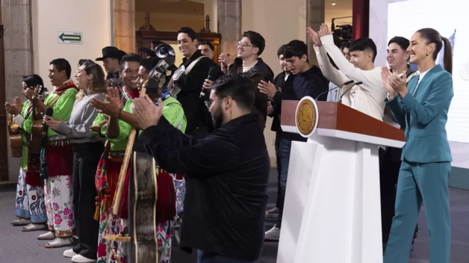 Presenta el Himno Migrante en homenaje a los paisanos que viven en Estados Unidos