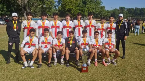 Trofeo y medalla para el campeón de la Copa Culiacán 2024 categoría Juvenil B