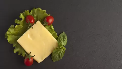 Encuentra Profeco inconsistencias en imitaciones de queso americano